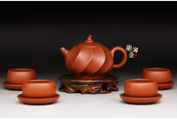 宜兴紫砂壶作品：雅趣茶具-陈亚萍